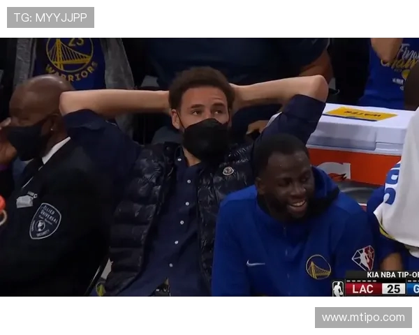 库里空位接球三分再中打停魔术单节13分引爆比赛掌控节奏彰显巨星本色