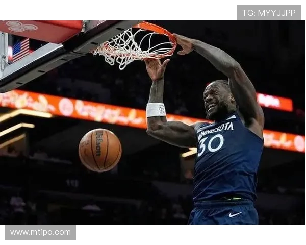 兰德尔32分钟高效爆发20投10中砍25分6板3助攻闪耀赛场